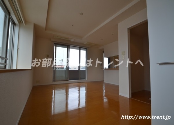 Living and room. It is 1LDK type of reference photograph of the same building.