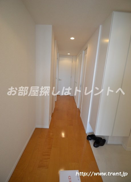 Entrance. It is 1LDK type of reference photograph of the same building.