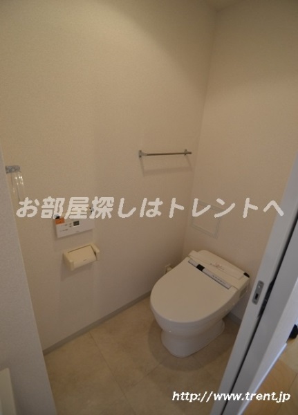 Toilet. It is 1LDK type of reference photograph of the same building.