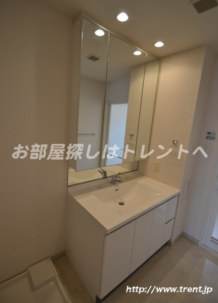 Washroom. It is 1LDK type of reference photograph of the same building.