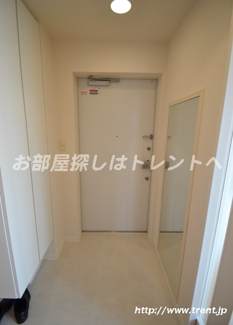 Entrance. It is 1LDK type of reference photograph of the same building.