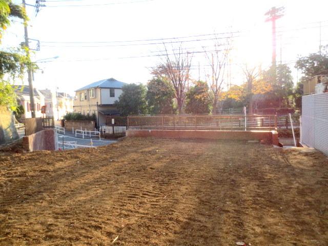 Local land photo. Since there is no front wing, There is a feeling of opening. 