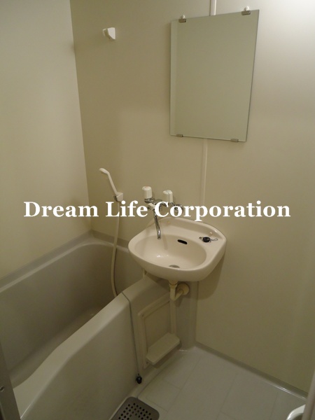 Bath. ※ In fact the we use the photos in the same building may be different.