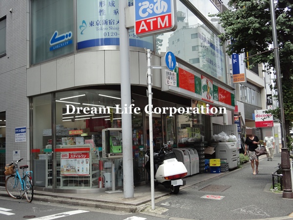 Convenience store. Thanks Kitashinjuku store up (convenience store) 131m