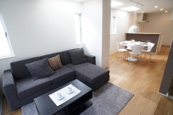 Living. The relaxation of the living room, Please to produce a nice space of your favorite furniture, etc..