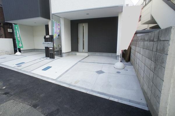 Parking lot. B Building car space