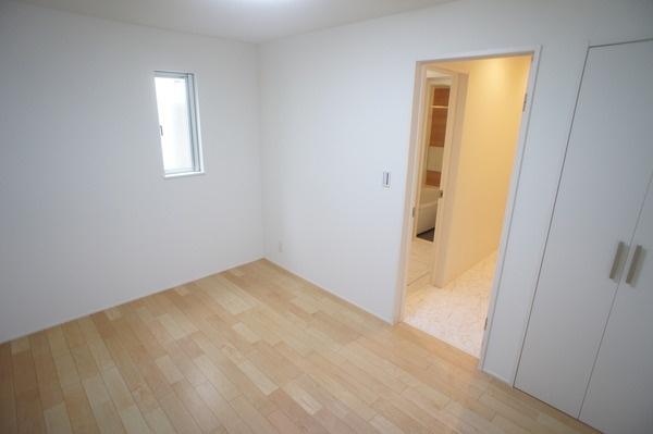 Non-living room. B Building storeroom