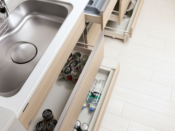 Kitchen.  [cabinet ・ Soft-close] Cabinet door quietly closed slowly ・ Soft-close.