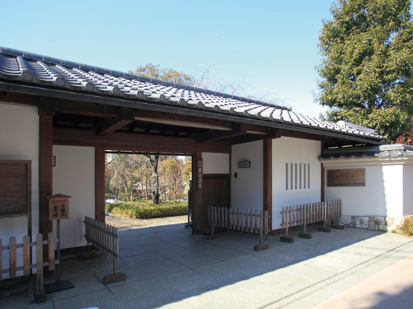 Surrounding environment. Mejiro garden (about 1140m, A 15-minute walk)