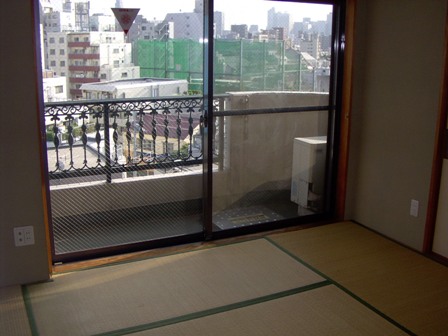 Other room space. South-facing sunny Japanese-style room 6 quires