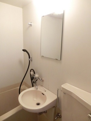 Washroom. Wash basin