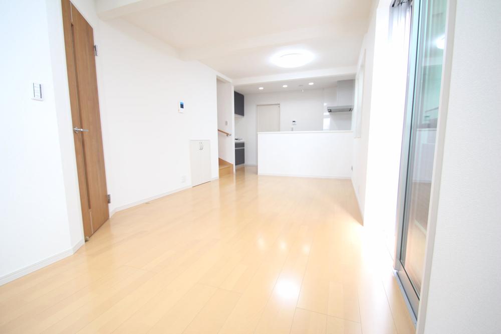 Living. Bright living.