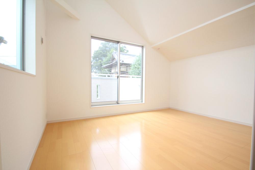 Non-living room. It will be the living room. Since the south-facing a day is good.