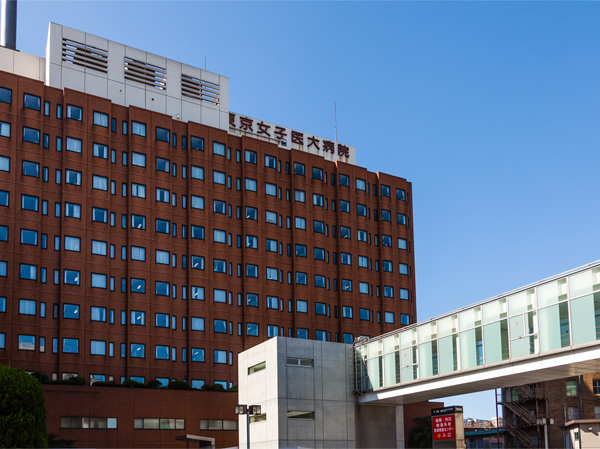 Surrounding environment. Emergency ・ Of the General Hospital "Tokyo Women's Medical University Hospital" (photo / About 290m ・ 4-minute walk) and "International Medical Research Center" (about 390m ・ A 5-minute walk), including the, Enhance a number of medical facilities in the surrounding local.