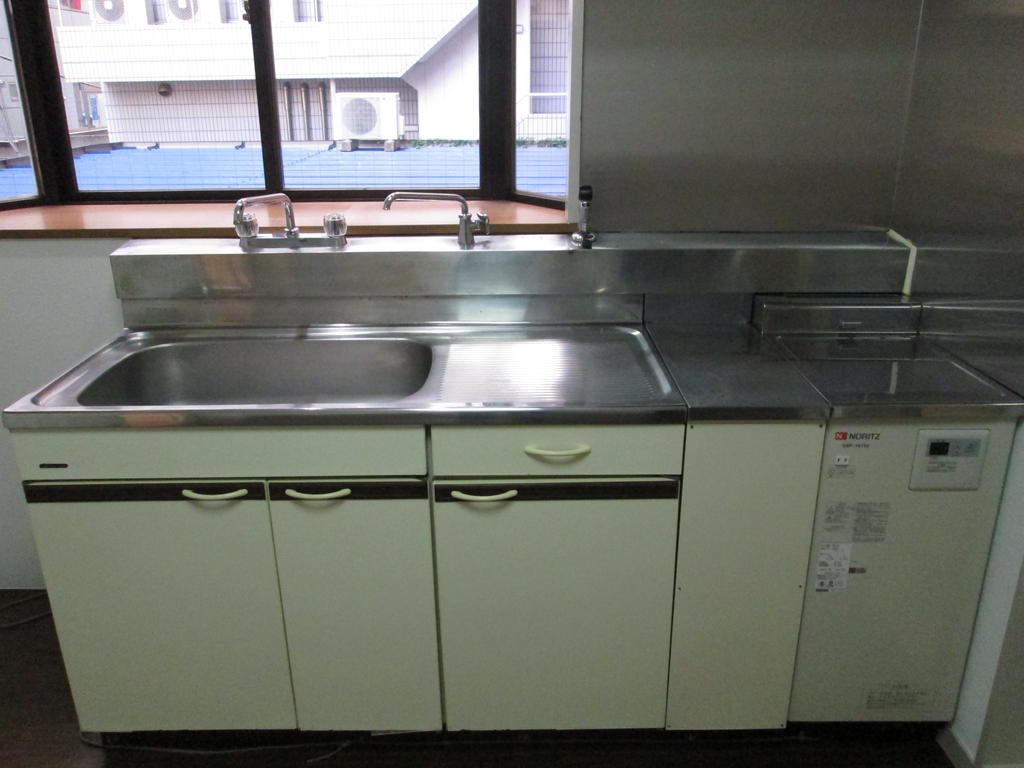 Kitchen. Two-burner gas stove installation Allowed