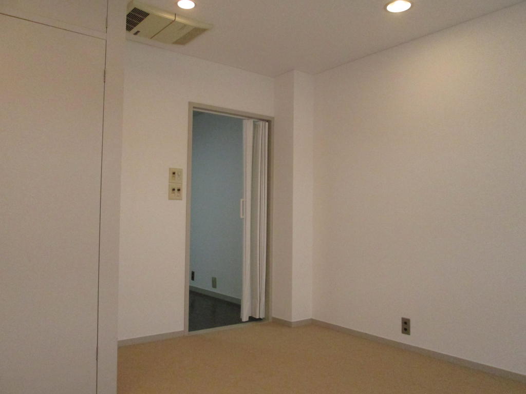 Living and room. Clean rooms