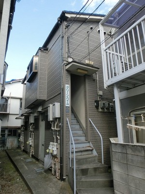 Building appearance. This quiet environment. 