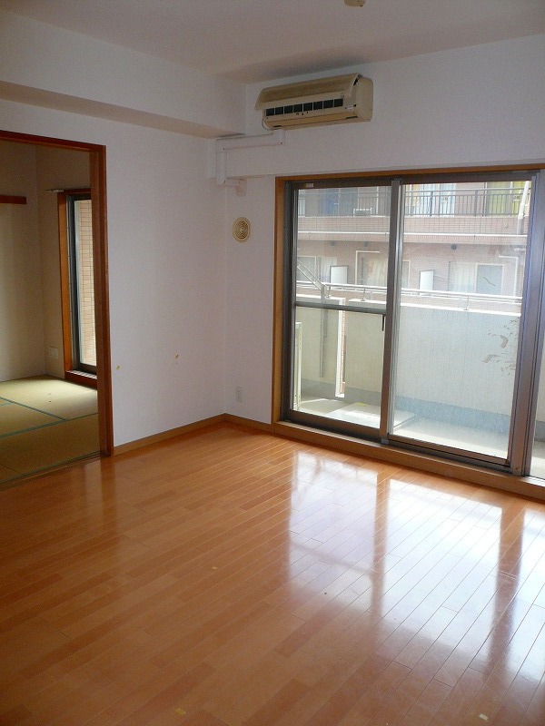 Living and room. Atlas Arena Kagurazaka