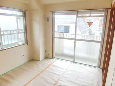 Living and room. Room 6 Pledge