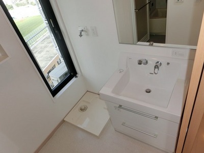 Washroom. Independent wash basin