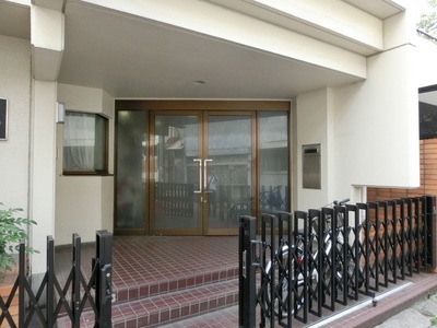 Entrance. Auto-lock with the apartment of peace of mind