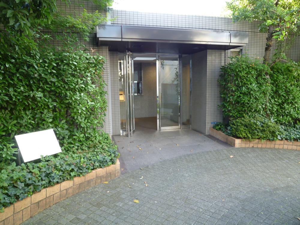 Entrance. Common areas