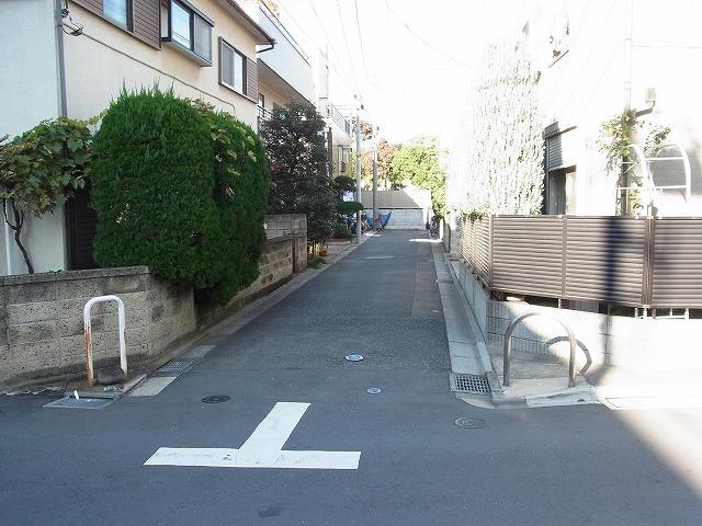 Local photos, including front road. East side road