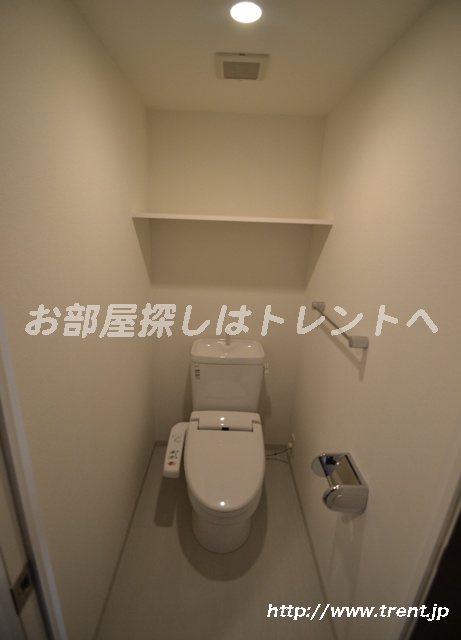 Toilet. It is a reference photograph of the fifth floor of 1K type of the same building.