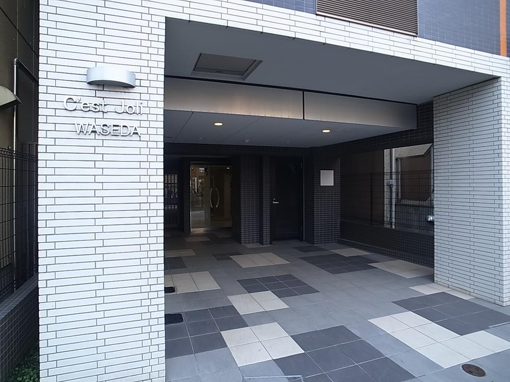 Entrance. Common areas