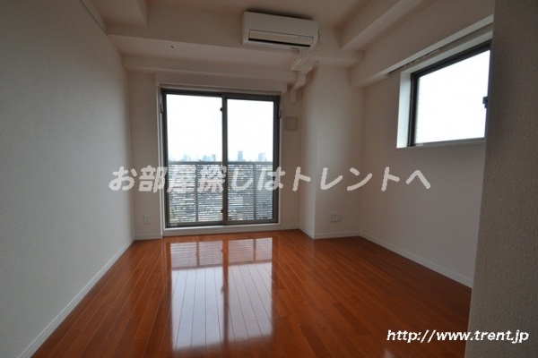 Living and room. Is a reference photograph of the same building 1K (another type).