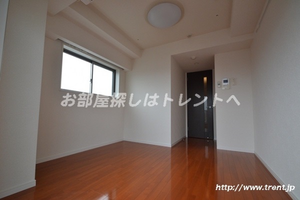 Living and room. Is a reference photograph of the same building 1K (another type).