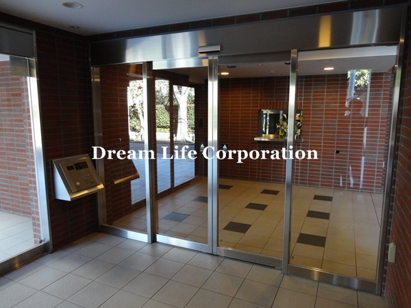 Security. Auto-lock system with monitor