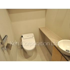 Toilet. Shoot the same type the 30th floor of the room. Specifications may be different.