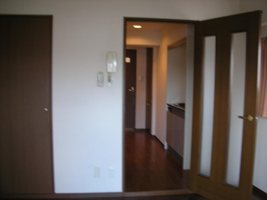 Other room space. Bright rooms