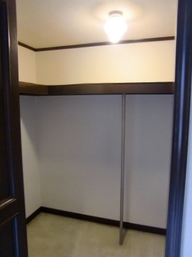 Receipt. Walk-in closet