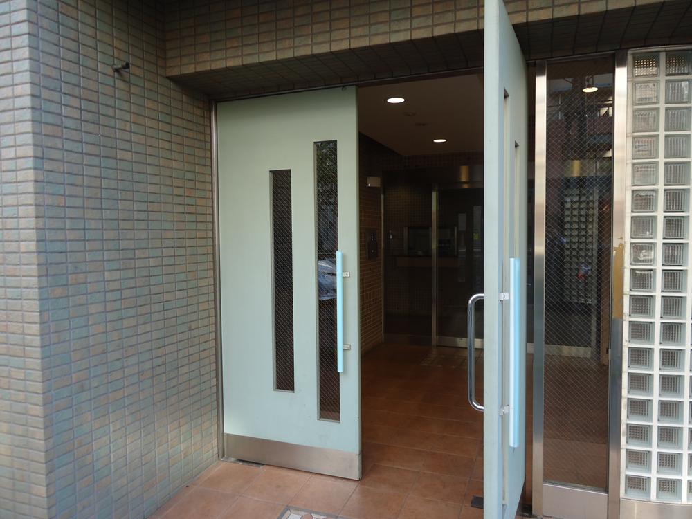 Entrance. Local (11 May 2013) Shooting