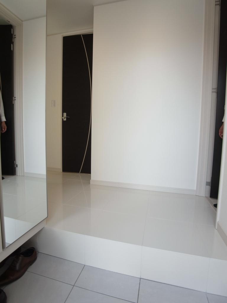 Entrance. I open the front door, Storage of shoes spacious enter enough and Hall of tiled