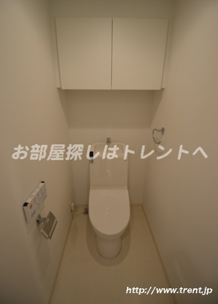 Toilet. Same building 4F of the studio is (another type) reference photograph. 