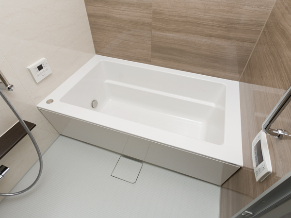 Bathing-wash room.  [Straight-type tub] Enjoy a leisurely bath time with children and two people, It has adopted a straight-through bathtub. A simple beauty that takes advantage of the structure of the surface, It will be refreshing impression the entire space.