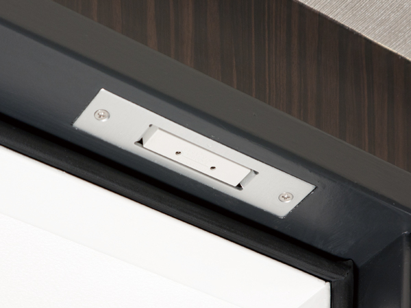 Security.  [Security sensors] Set up a crime prevention sensor in the front door. When the opening crime prevention sensor is installed is opened while security set, Sensor reacts, Place a abnormal signal to the security company sounds an alarm at the dwelling units within the intercom master unit and the Genkanshi machine.  ※ All equipment image is the same specification