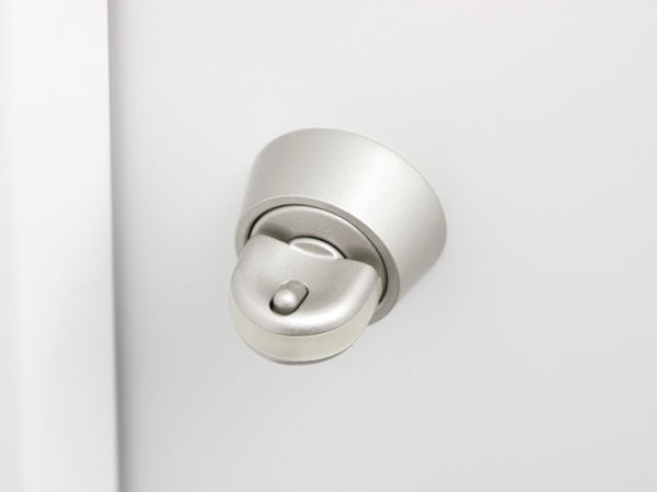 Security.  [Crime prevention thumb turn] Tool was adopted switched security thumb that corresponds to the incorrect tablet would turn the thumb placed on the inside of the door (the top one place).