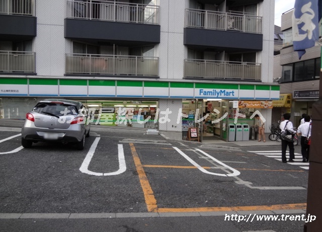 Convenience store. FamilyMart Ushigome Yanagicho Station store up to (convenience store) 498m