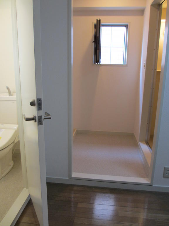 Toilet. toilet ・ Washing machine Storage ・ Flow line of the bathroom