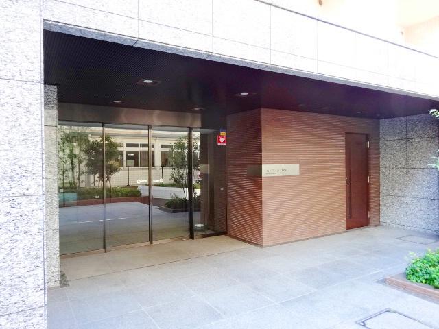 Entrance. Common areas
