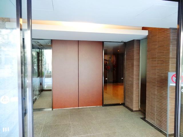 Entrance. Common areas