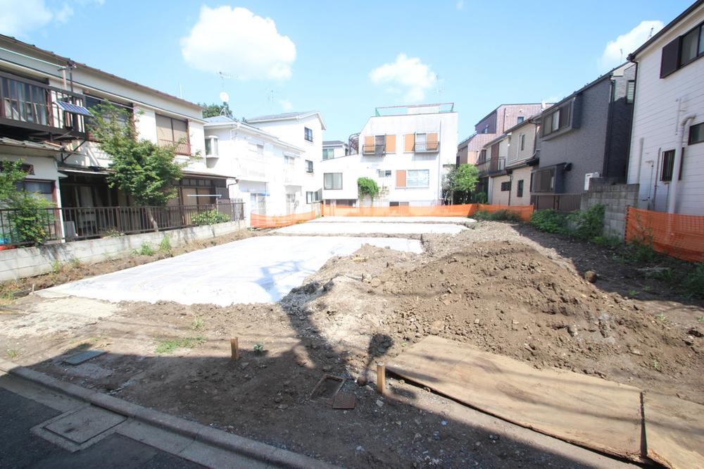 Local appearance photo. Shine of blue sky, Open-minded local