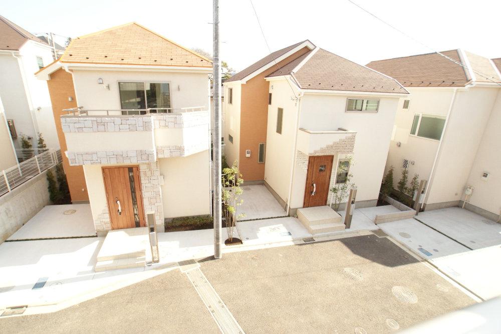 Same specifications photos (appearance). The size of the whole building buildings There are more than 100 sq m.