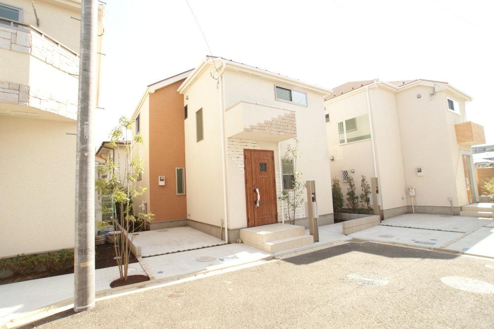 Same specifications photos (appearance). There is a dwelling unit with a roof balcony.