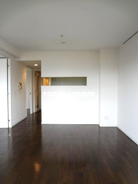 Living and room. 10 tatami mat some sunny living