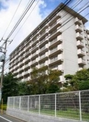 Building appearance. 114 units of large apartment